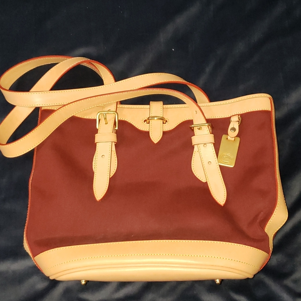 Dooney & Bourke shoulder bag (NWOT)